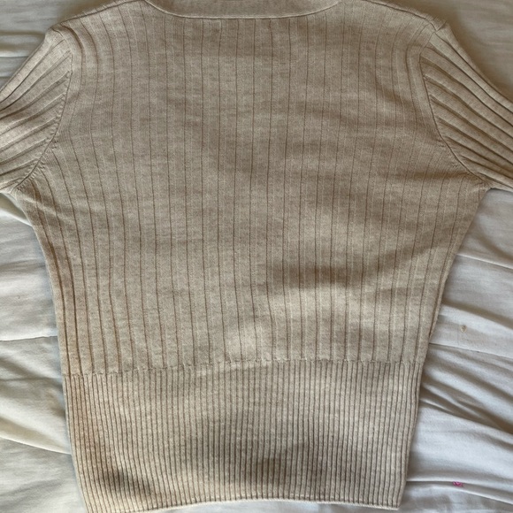 Cute beige sweater - Picture 2 of 5